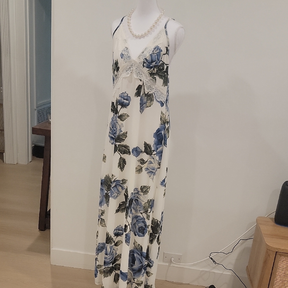 Chic Blue Floral Maxi Dress